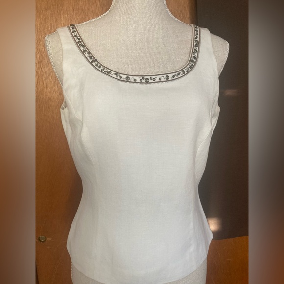 Tahari 3 pcs Suit in White and Brown with Embroidered Jacket. - Picture 5 of 10